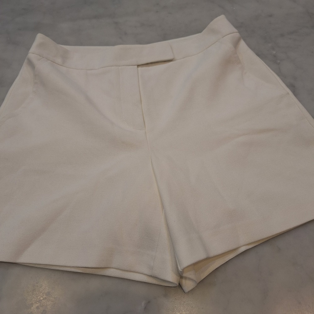 Trina Turk Tailored Shorts Sz 6 White Textured Zip Fly Pockets Preppy Nautical